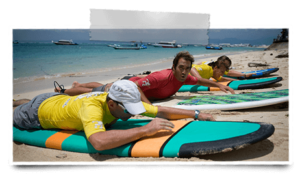 Surf lesson on the beach of Lembongan with Monkey Surfing