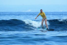beginner surf lesson lembongan