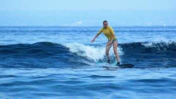 Surfing Lessons Lembongan